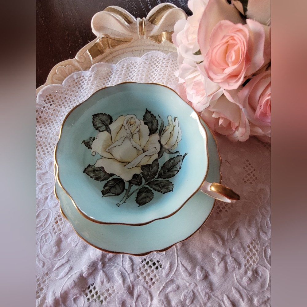 VINTAGE PARAGON White Cabbage Rose Light Blue Floral Teacup with Gold Trim